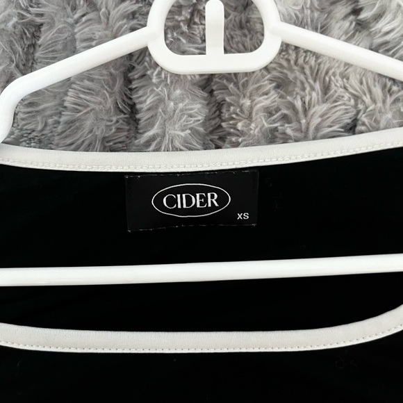 NWOT Cider Black Crop-Top Size XS - Picture 3 of 3